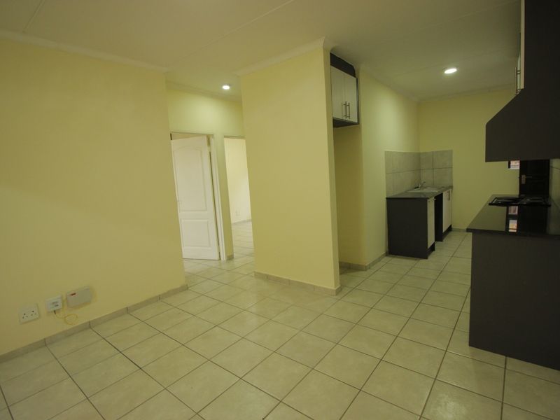 Apartment For Sale In Benoni - Photo 6