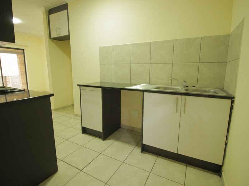 Apartment For Sale In Benoni - Photo 3