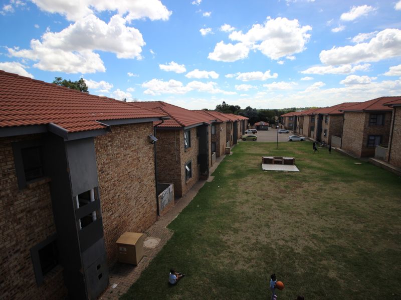 Apartment For Sale In Benoni - Photo 1