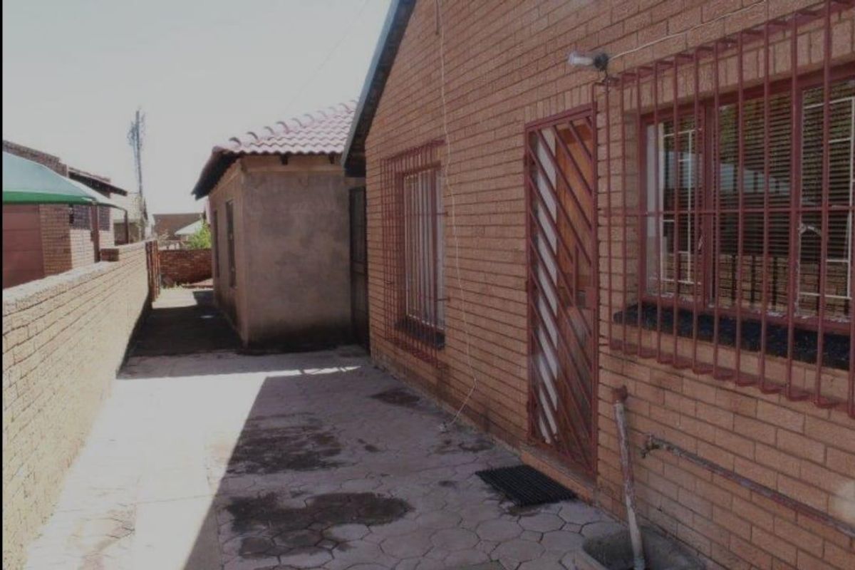 House For Sale In Soshanguve - Photo 3