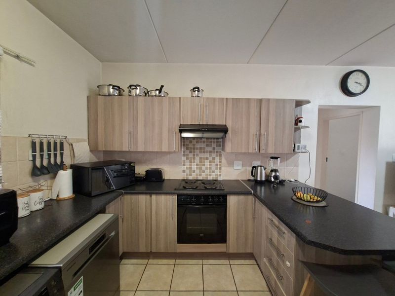 Apartment For Sale In Randburg - Photo 8