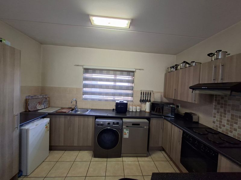 Apartment For Sale In Randburg - Photo 6