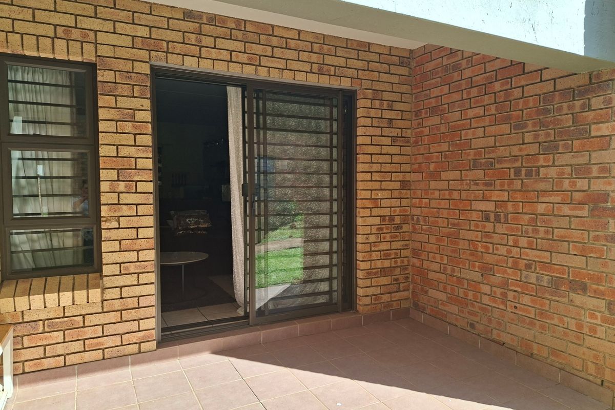Apartment For Sale In Randburg - Photo 2
