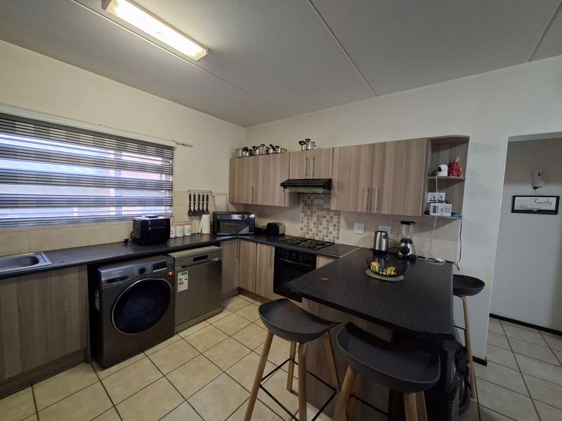 Apartment For Sale In Randburg - Photo 5