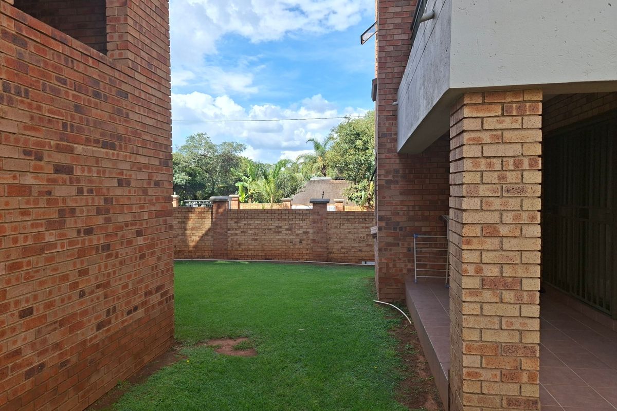 Apartment For Sale In Randburg - Photo 4