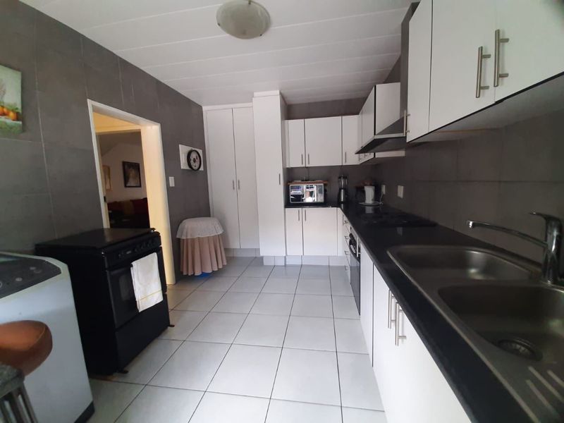 Townhouse For Sale In Pretoria - Photo 9