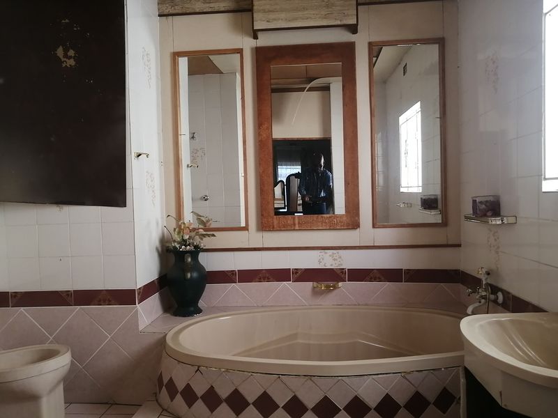 House For Sale In Soweto - Photo 9