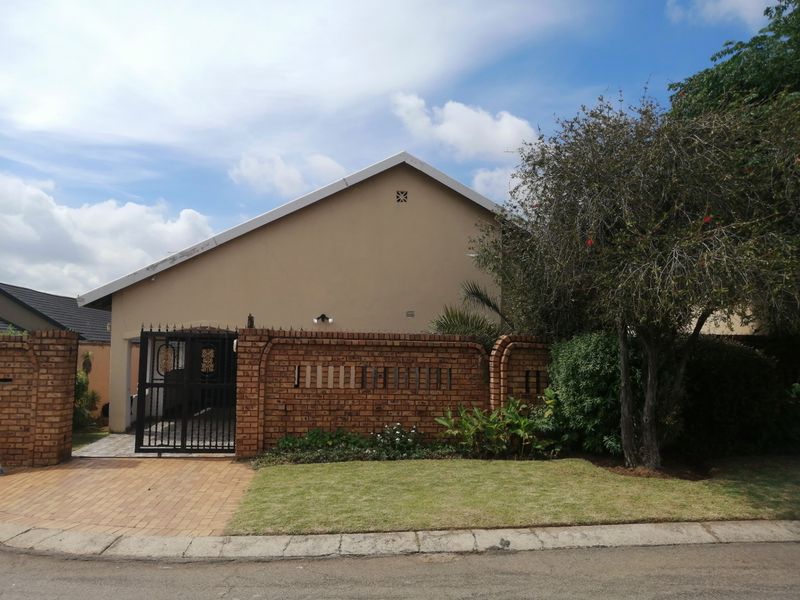 House For Sale In Soweto - Photo 1