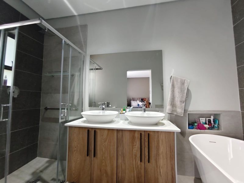 Townhouse For Sale In Bloemfontein - Photo 10