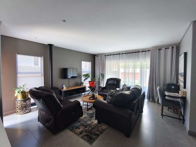 Townhouse For Sale In Bloemfontein - Photo 5