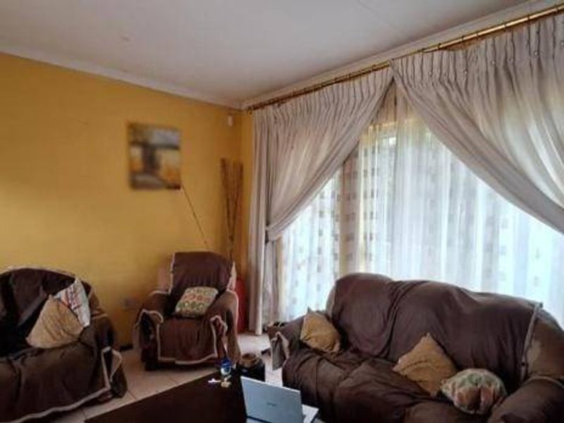 House For Sale In Benoni - Photo 3
