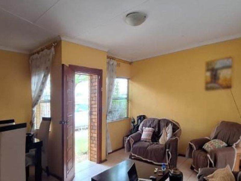 House For Sale In Benoni - Photo 4