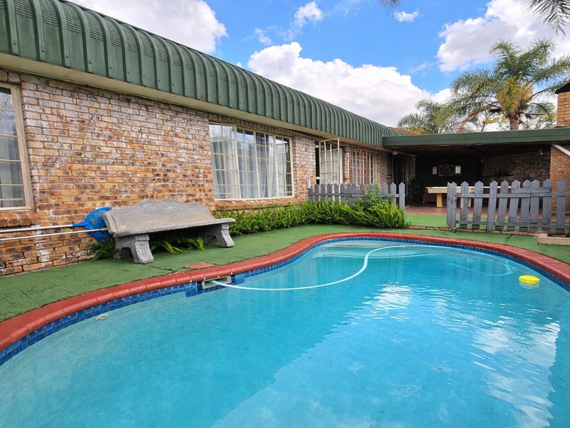 Townhouse For Sale In Middelburg - Photo 1