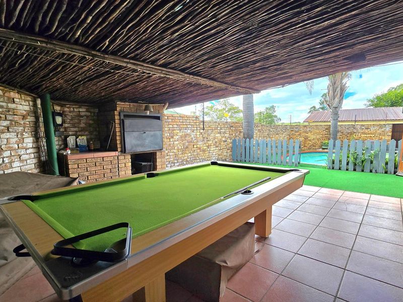 Townhouse For Sale In Middelburg - Photo 3