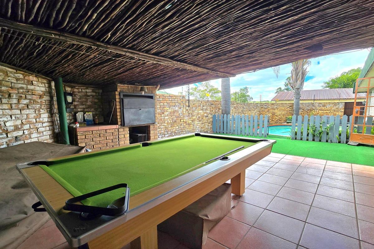 Townhouse For Sale In Middelburg - Photo 3