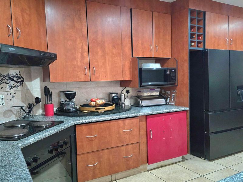 Townhouse For Sale In Middelburg - Photo 4