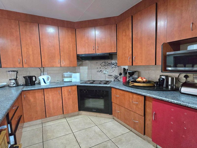 Townhouse For Sale In Middelburg - Photo 5