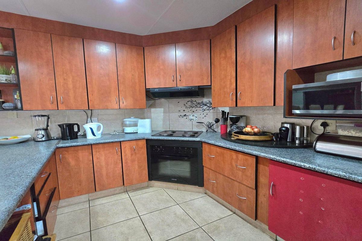 Townhouse For Sale In Middelburg - Photo 5