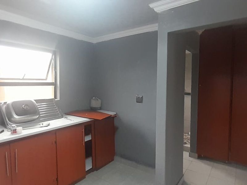 House Rental Monthly In Soweto - Photo 3