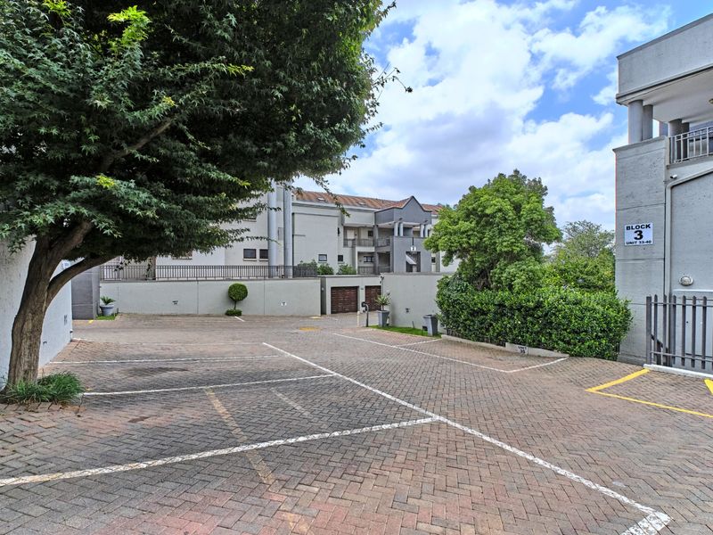 Apartment For Sale In Sandton - Photo 3