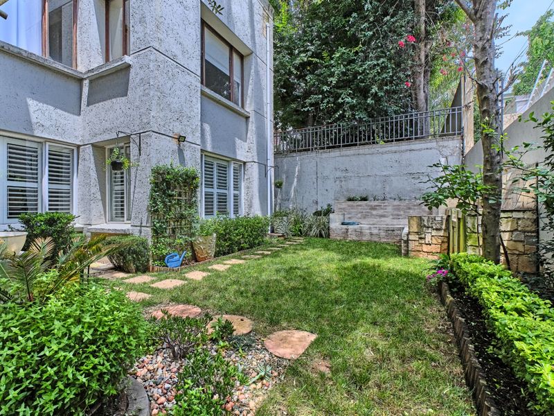 Apartment For Sale In Sandton - Photo 1