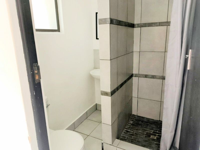 House Pending Sale In Cape Town - Photo 8