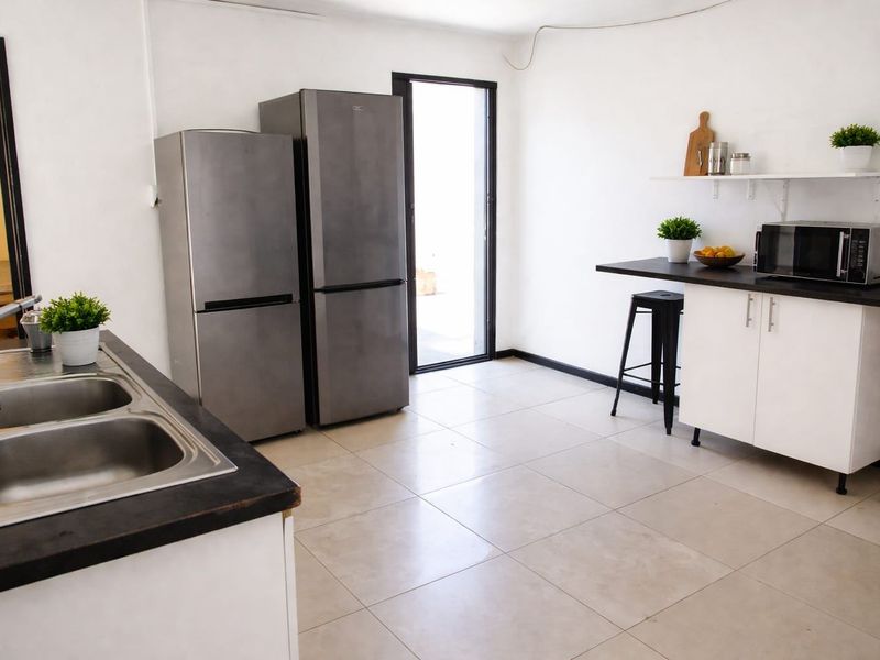 House Pending Sale In Cape Town - Photo 2