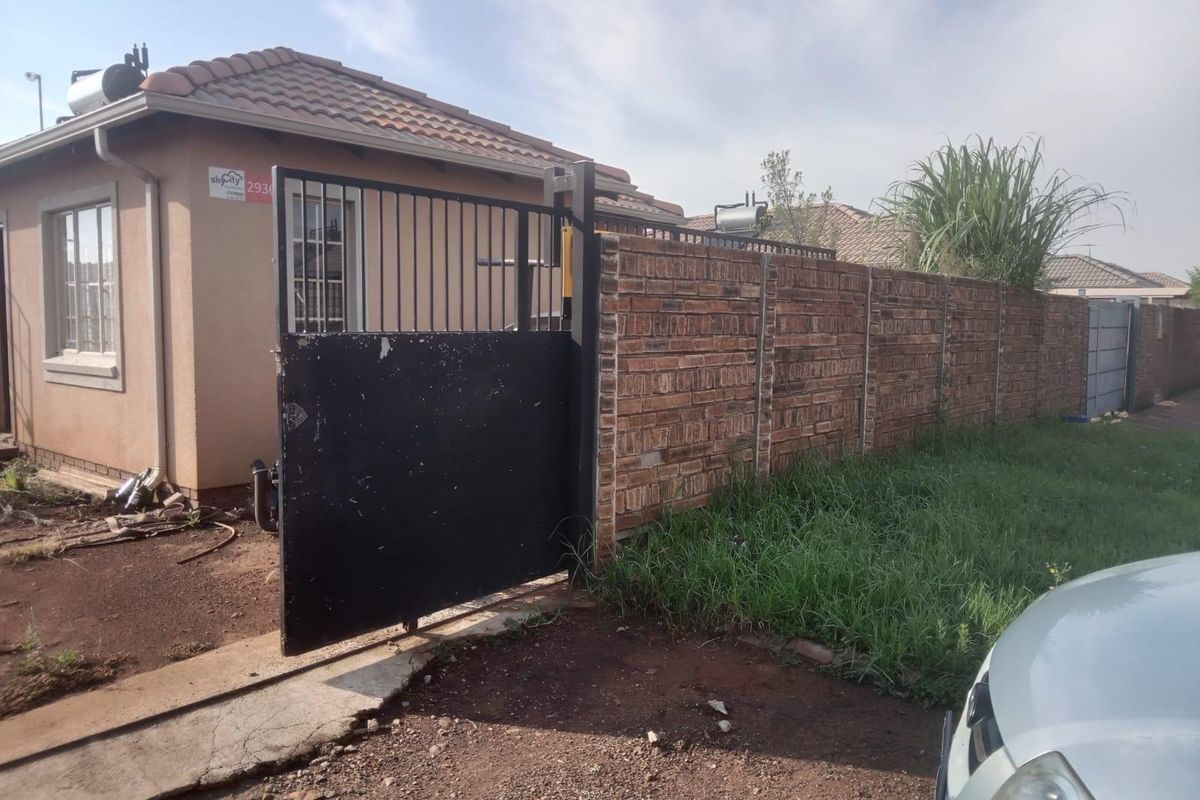 House For Sale In Alberton - Photo 2