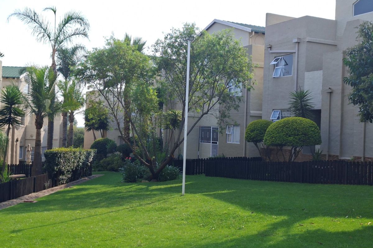 Apartment Rental Monthly In Randburg - Photo 2