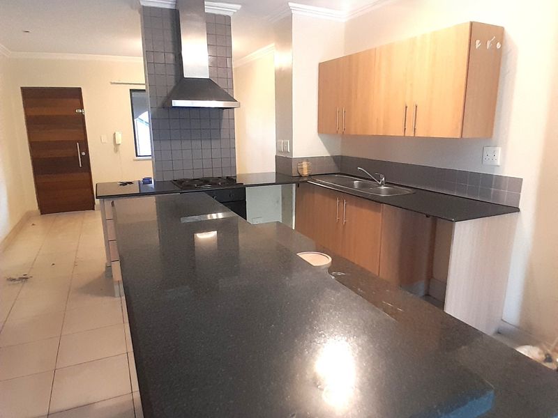 Apartment Rental Monthly In Sandton - Photo 3