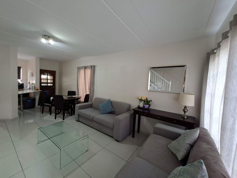 Townhouse For Sale In Randburg - Photo 10
