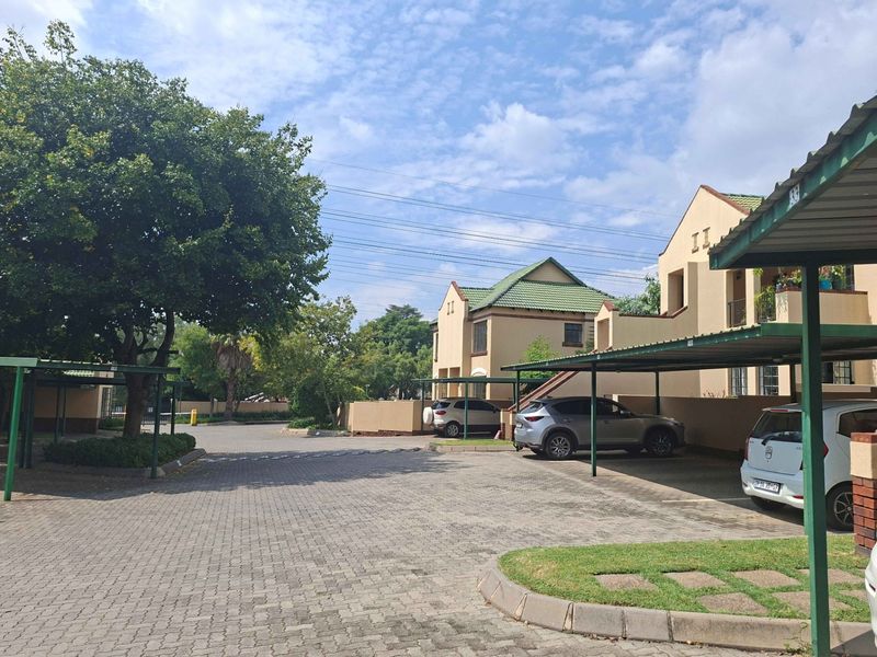 Townhouse For Sale In Randburg - Photo 3