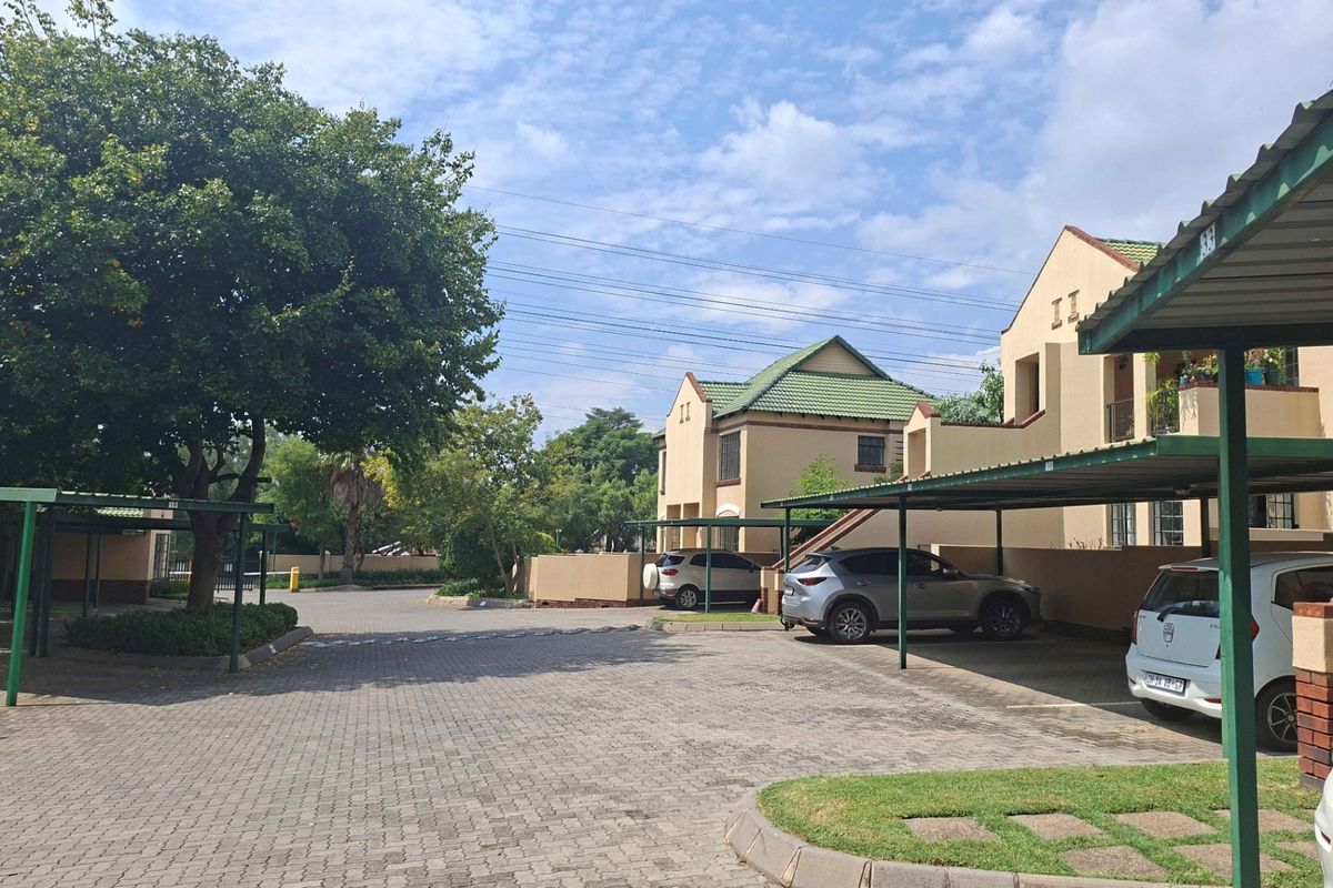 Townhouse For Sale In Randburg - Photo 3