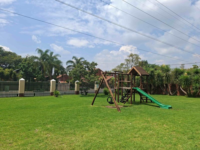 Townhouse For Sale In Randburg - Photo 4