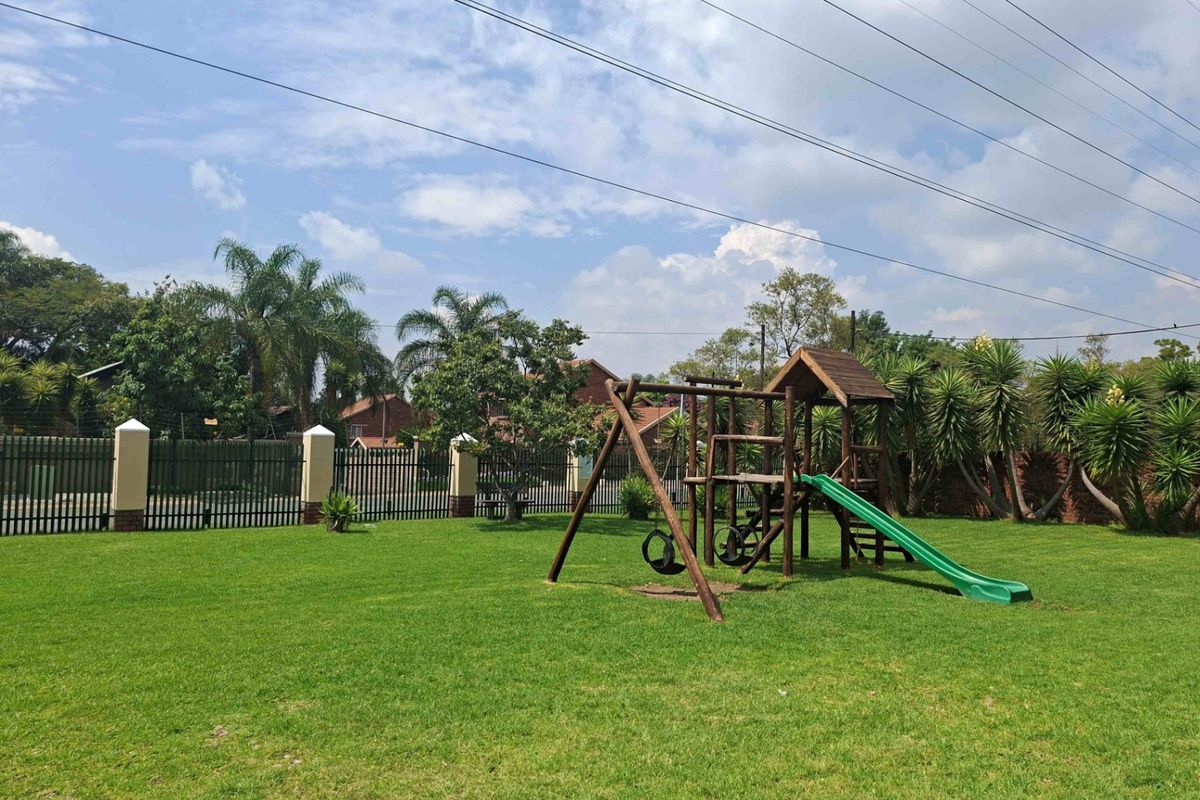 Townhouse For Sale In Randburg - Photo 4