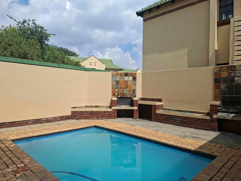 Townhouse For Sale In Randburg - Photo 6