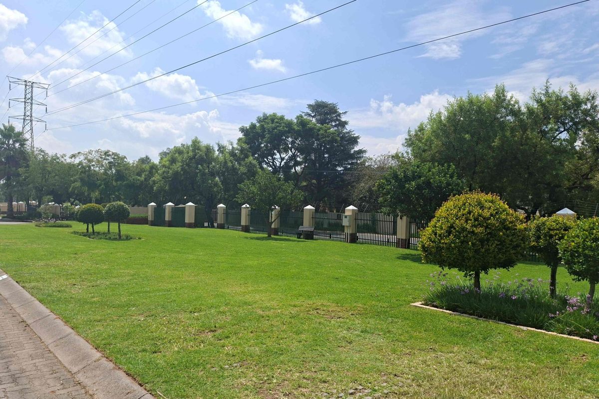 Townhouse For Sale In Randburg - Photo 5