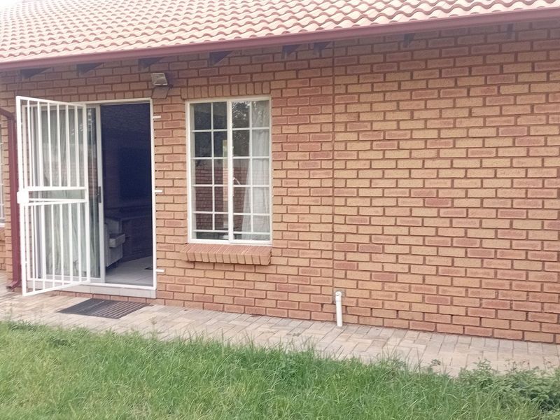 Townhouse For Sale In Pretoria - Photo 2