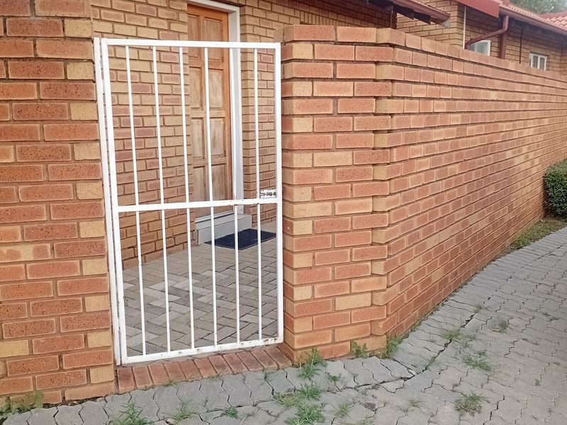 Townhouse For Sale In Pretoria - Photo 1