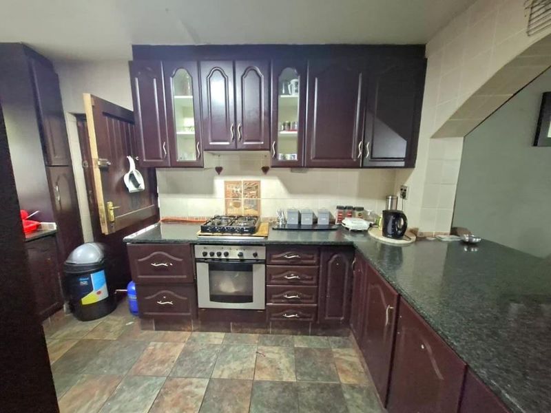 Townhouse For Sale In Amanzimtoti - Photo 3