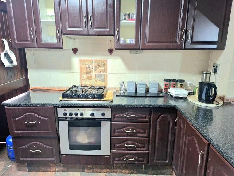 Townhouse For Sale In Amanzimtoti - Photo 7