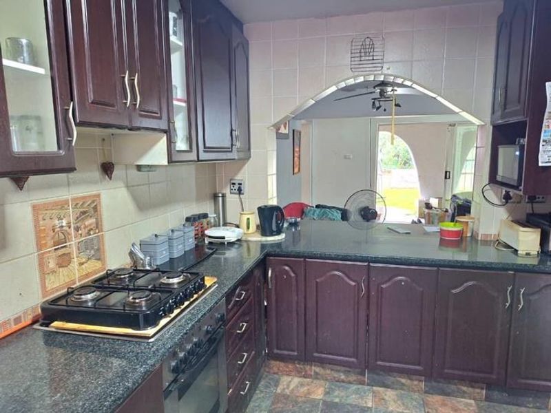 Townhouse For Sale In Amanzimtoti - Photo 8