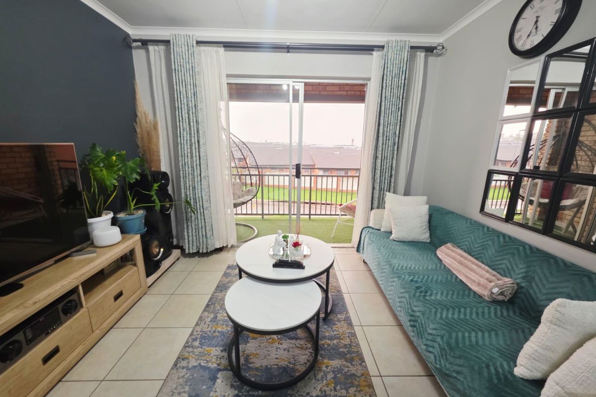 Apartment For Sale In Midrand - Photo 2