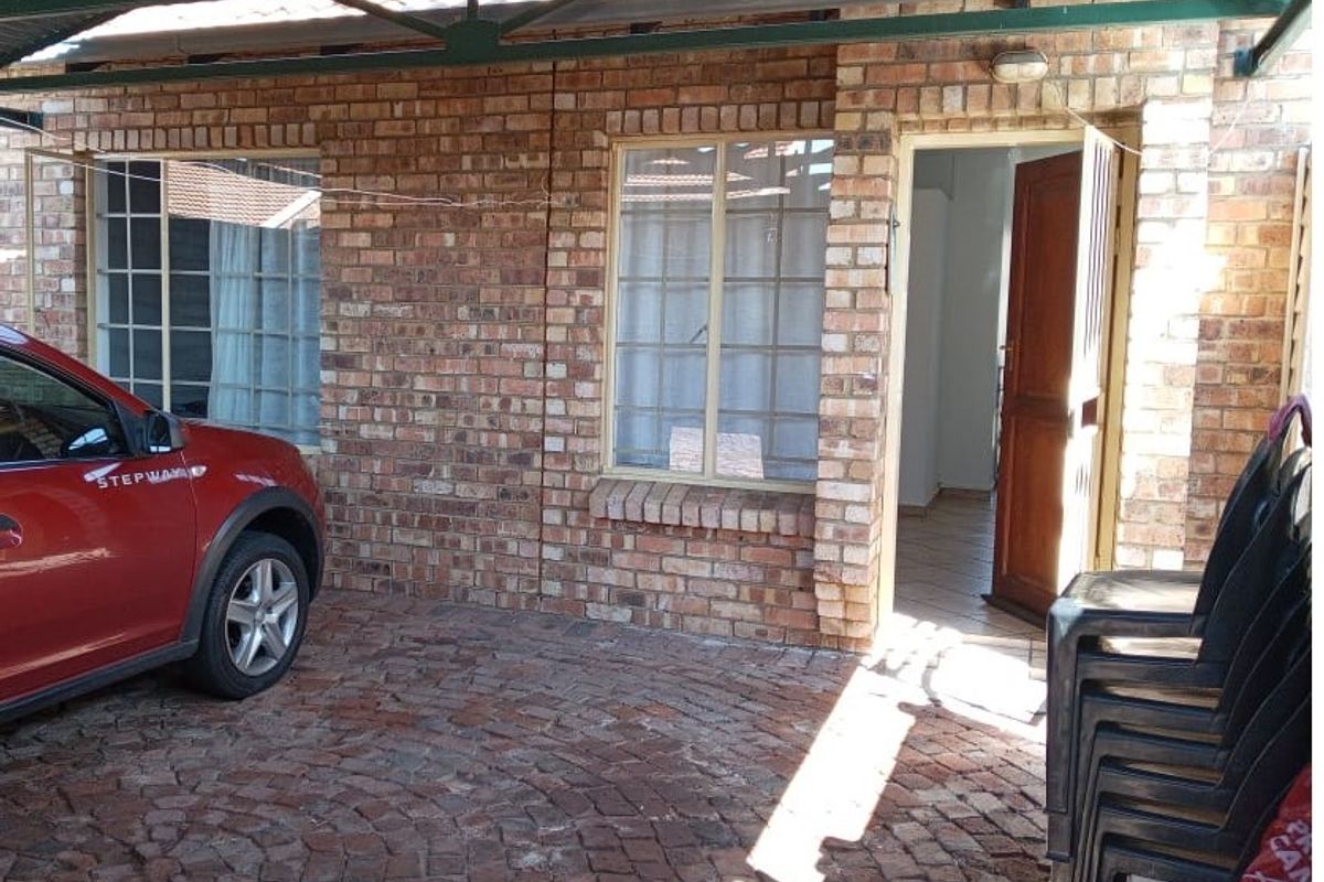 Townhouse For Sale In Pretoria - Photo 2