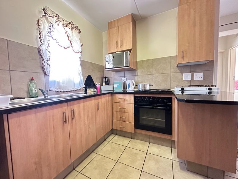 Apartment For Sale In Johannesburg - Photo 5