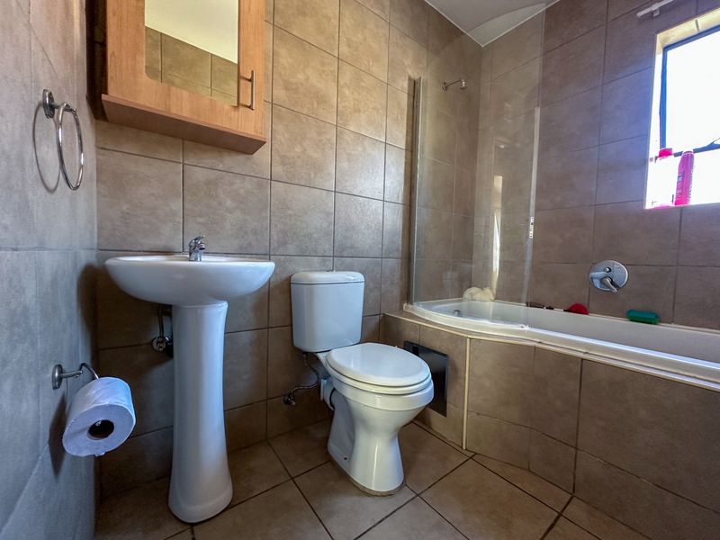 Apartment For Sale In Johannesburg - Photo 10