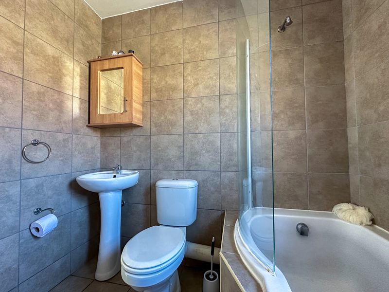 Apartment For Sale In Johannesburg - Photo 9