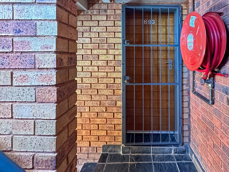 Apartment For Sale In Johannesburg - Photo 4