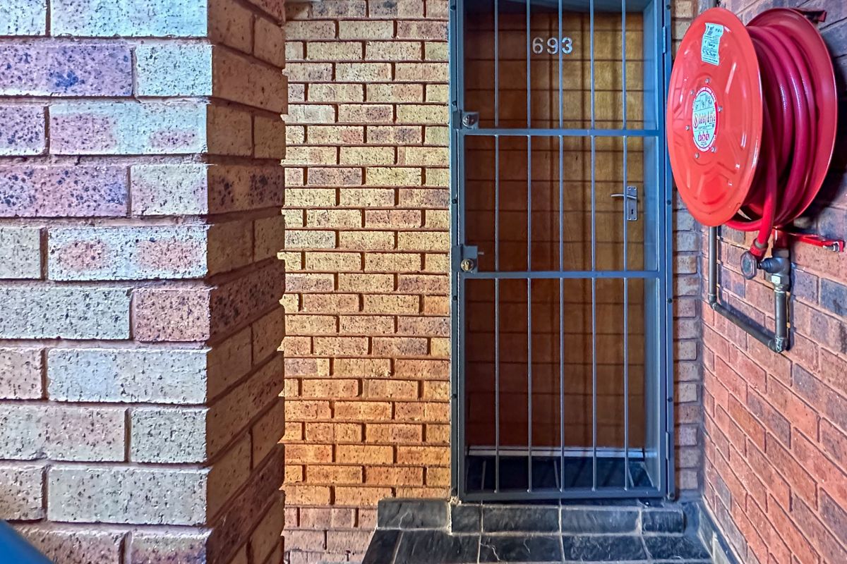 Apartment For Sale In Johannesburg - Photo 4