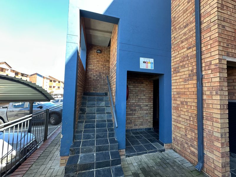 Apartment For Sale In Johannesburg - Photo 3